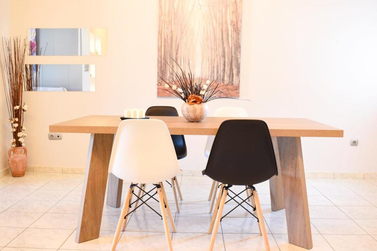 Cozy Flat On The Main Square, 10Min To The Sea Villa Kalamata Ngoại thất bức ảnh