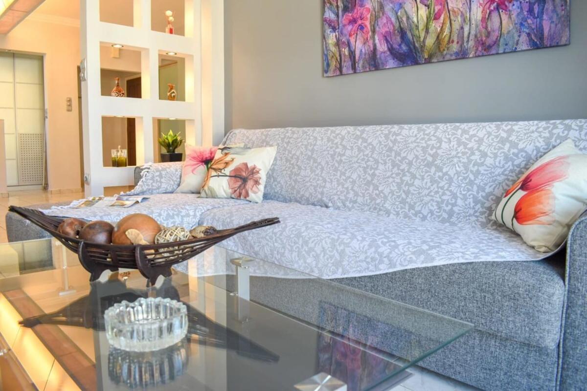Cozy Flat On The Main Square, 10Min To The Sea Villa Kalamata Ngoại thất bức ảnh